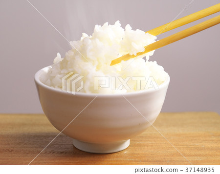 新鮮煮熟的米飯 37148935