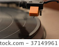 Cartridge moving on black vinyl 37149961