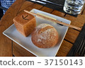 Bread  37150143