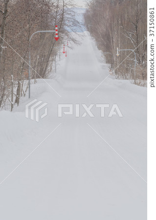 Frozen winter snow road Frozen winter snow road 37150861