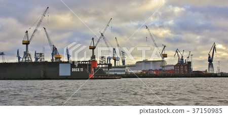 Industrial scene at the Elbe, Hamburg. Industrial scene at the Elbe, Hamburg. 37150985