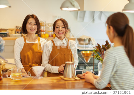 咖啡館職員客戶 37151901