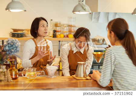 咖啡館職員客戶 37151902