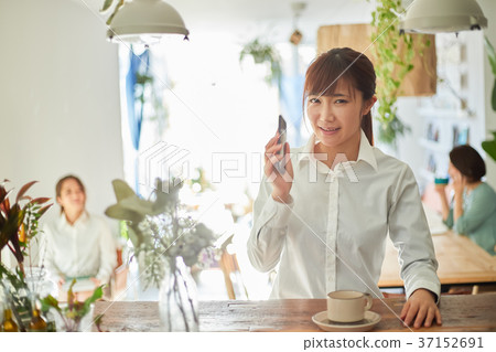 咖啡館女人打電話 咖啡館女人打電話 37152691