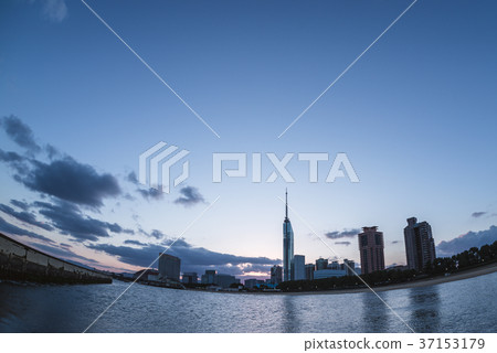 Fukuoka city in the early morning Fukuoka city in the early morning 37153179