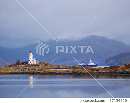 Lighthouse on Isle of Ornsay,southern Isle of Skye 37154329