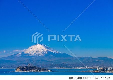 <<Kanagawa Prefecture>> Overlooking Mount Fuji and Enoshima <<Kanagawa Prefecture>> Overlooking Mount Fuji and Enoshima 37154696