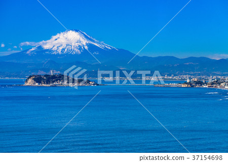 <<Kanagawa Prefecture>> Overlooking Mount Fuji and Enoshima 37154698