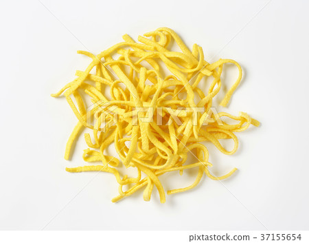 Dried Egg Noodles 37155654