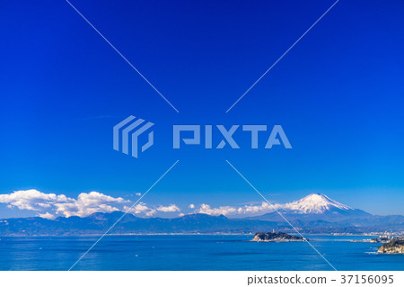 <<Kanagawa Prefecture>> Overlooking Mount Fuji and Enoshima 37156095