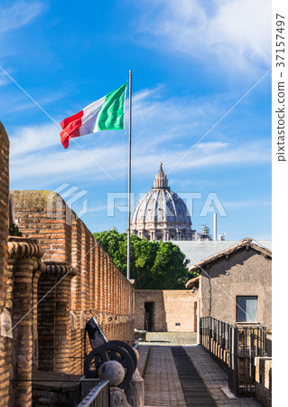 從Castel Sant'Angelo看到的羅馬聖彼得大教堂 從Castel Sant'Angelo看到的羅馬聖彼得大教堂 37157497