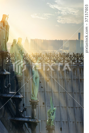 Statues of chimeras 37157803