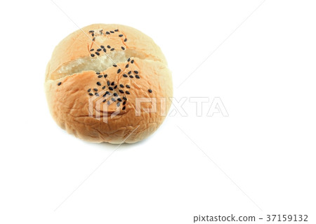 Bread sprinkle black  sesame on  white background 37159132