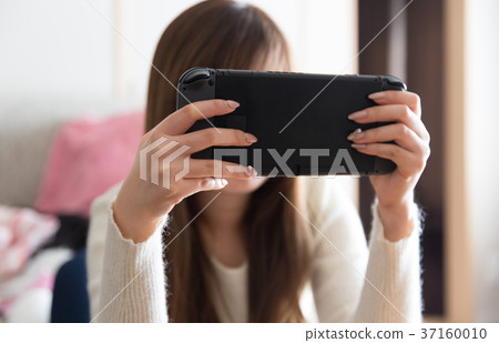 Games women 37160010