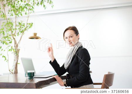 Foreign Business Woman 37160656
