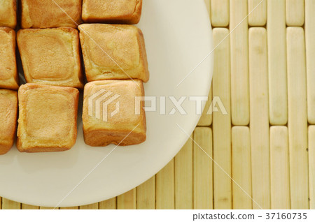 Chinese dice cake stuffed mush sweet bean on dish Chinese dice cake stuffed mush sweet bean on dish 37160735