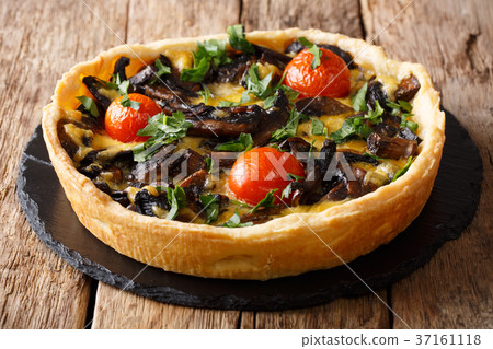 Vegetarian mushroom pie with cheese, parsley Vegetarian mushroom pie with cheese, parsley 37161118