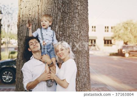beautiful young family 37163804