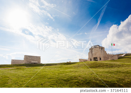 Italian landmark. First world war memorial 37164511