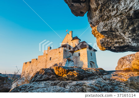 medieval castle in Bobolice medieval castle in Bobolice 37165114