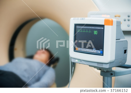 electrocardiograph showing patient heart rate 37166152
