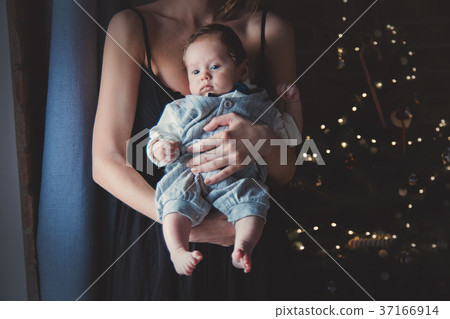Photo of little infant in mother's hands Photo of little infant in mother's hands 37166914