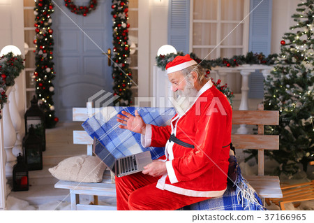 Jocund Father Christmas talking with video by 37166965