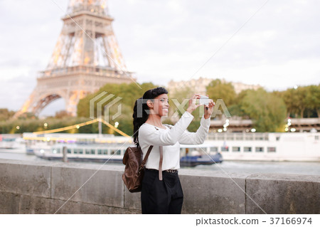 Blogger traveling, pretty lady shooting video 37166974