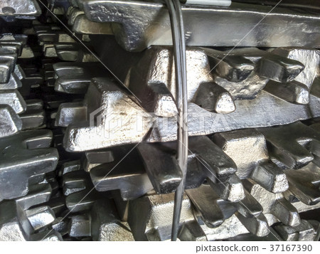 Aluminum ingots. Transportation of aluminum for Aluminum ingots. Transportation of aluminum for 37167390