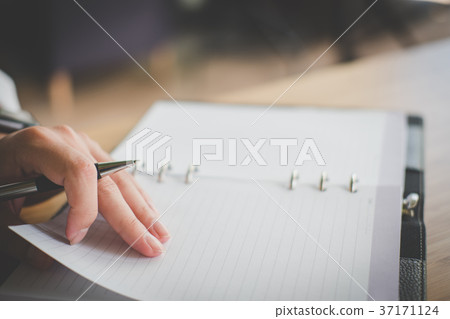 man's hand holding pen at office. student learning lesson with notebook. business, education concept man's hand holding pen at office. student learning lesson with notebook. business, education concept 37171124