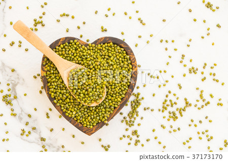 Green mung beans 37173170