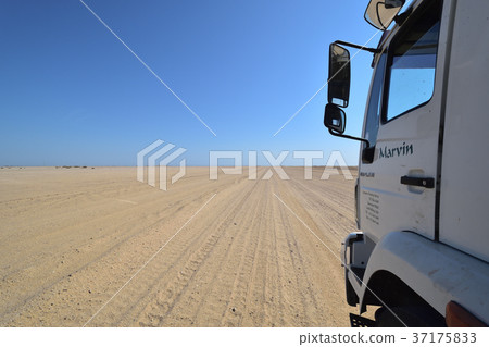 Africa_ Horizon 06 37175833