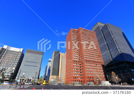 Skyscrapers at Wadakuramon (Otemachi) intersection 37176180