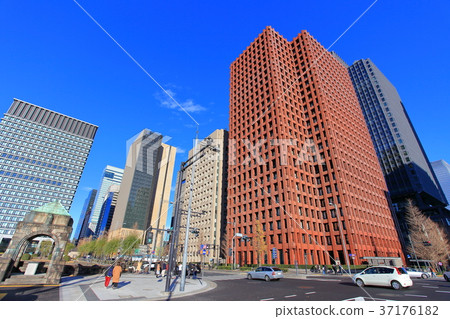 Skyscrapers at Wadakuramon (Otemachi) intersection 37176182
