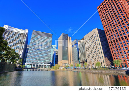 Wadakura Pass and high-rise buildings 37176185