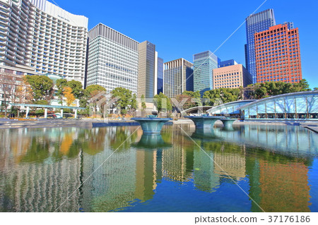 Wadakura Fountain Park and high-rise buildings 37176186