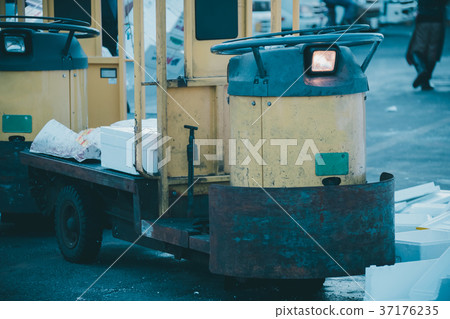 fish market, fish shop, market 37176235