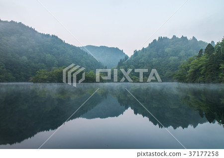 Atami lake morning 37177258