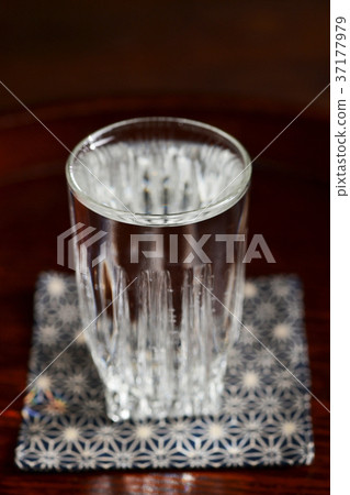 Delicious sake 37177979