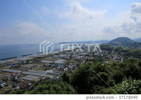 The Pacific Ocean and the cityscape seen from the grounds of "Zenshimineji", the 32nd bill of the Shikoku Sacred Site The Pacific Ocean and the cityscape seen from the grounds of "Zenshimineji", the 32nd bill of the Shikoku Sacred Site 37178040