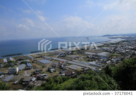 The Pacific Ocean and the cityscape seen from the grounds of "Zenshimineji", the 32nd bill of the Shikoku Sacred Site The Pacific Ocean and the cityscape seen from the grounds of "Zenshimineji", the 32nd bill of the Shikoku Sacred Site 37178041