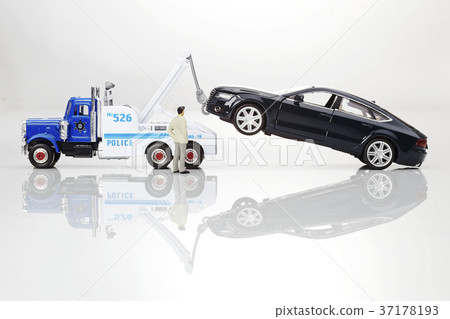 Businessman, police car, towing vehicle, car, model 37178193
