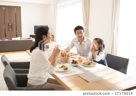 Family image 37179814