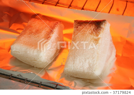 Bake chopsticks with a toaster Bake chopsticks with a toaster 37179824