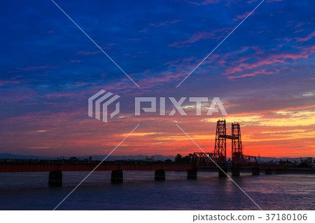 Dawn of the Chikugo River Shosen Bridge 37180106