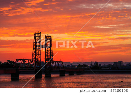 Dawn of the Chikugo River Shosen Bridge 37180108