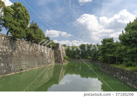 Uchibori of Nijo castle 37180206