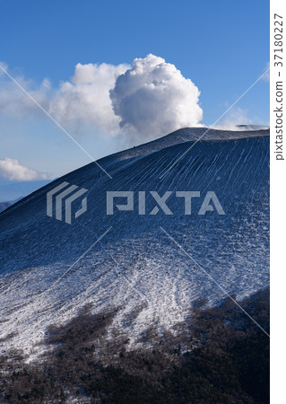 Mt. Asama seen from the top of Mt. 37180227