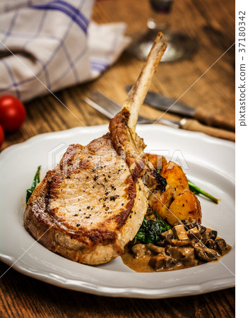 Baked pork chops or cutlet Baked pork chops or cutlet 37180342