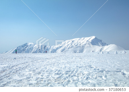 The snow mountains of Tateyama Kurobe alpine The snow mountains of Tateyama Kurobe alpine 37180653